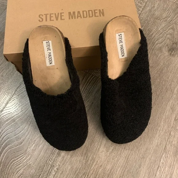 Steve Madden Black Mules - Picture 2 of 7